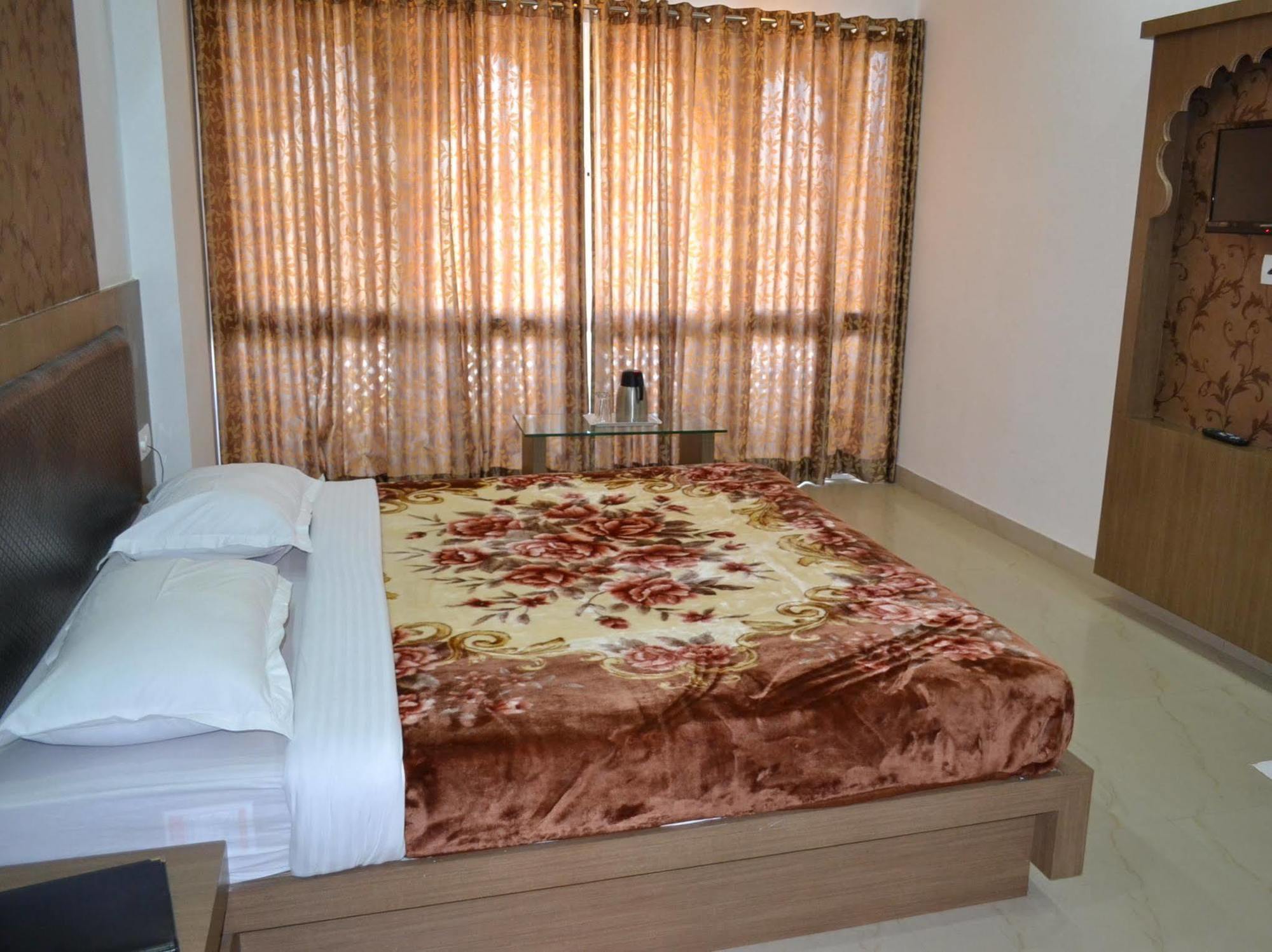 โฮเต็ล เจ เอ็ม ดี พาเลซ Hotel อุเดเปอร์ ภายนอก รูปภาพ